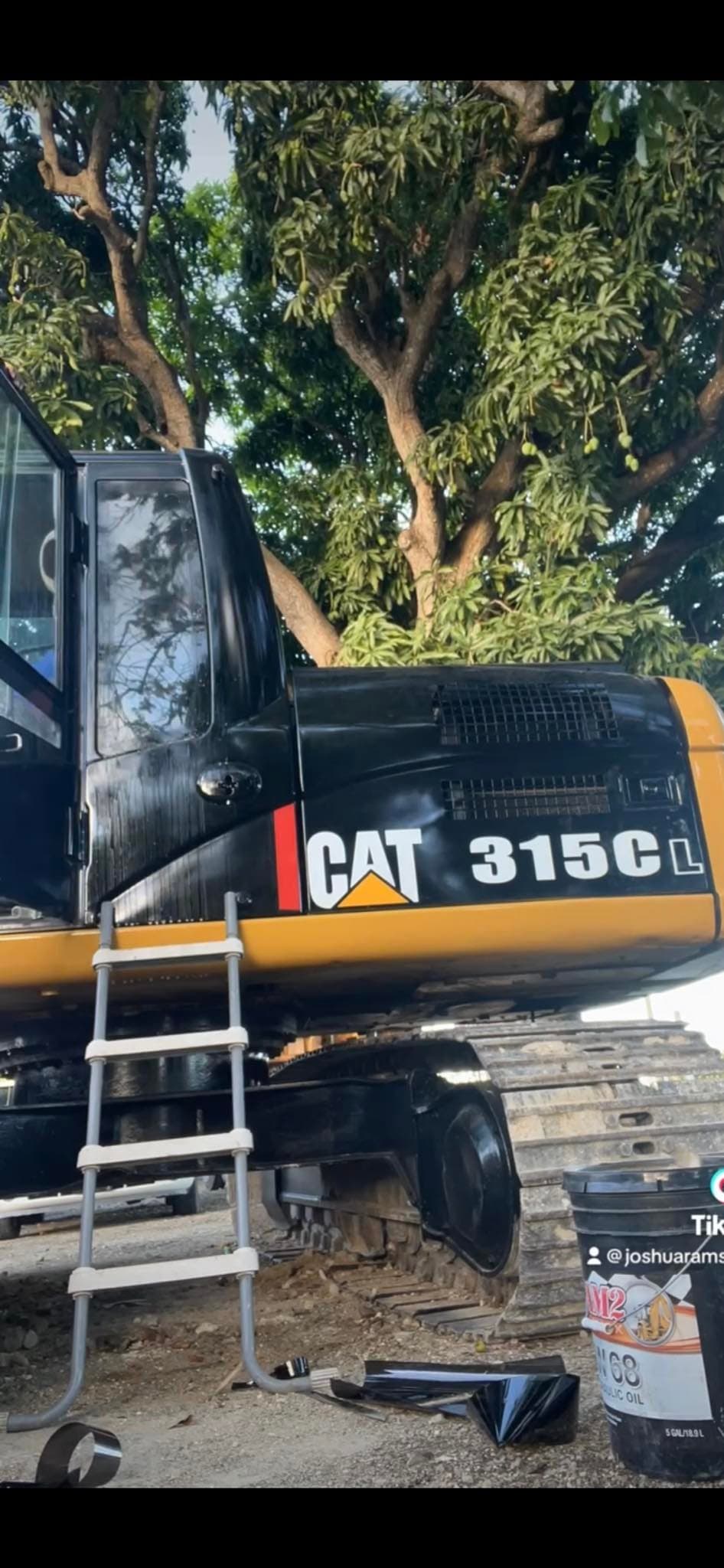 Custom windshield banner