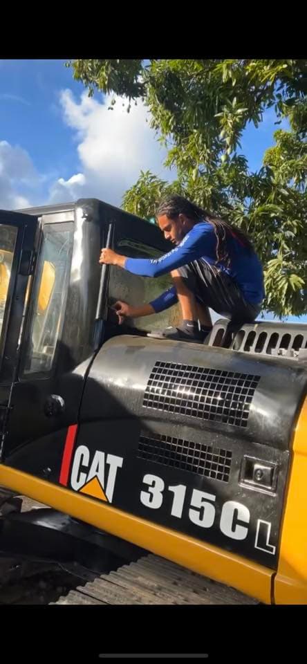 Custom windshield banner